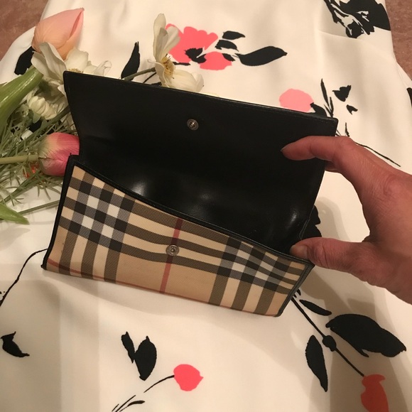 AUTHENTIC Burberry Brit Nova Check Large Wallet - Picture 5 of 6